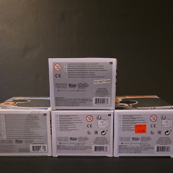 Funko Disney Mickey Collection and Minnie Mouse Pop! - Picture 2 of 9